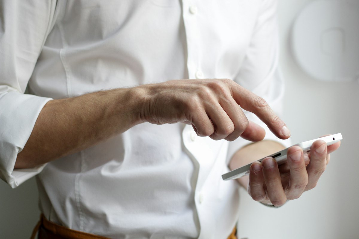 Shopper quickly navigating high-resolution responsive product image galleries with instantaneous mobile page transitions